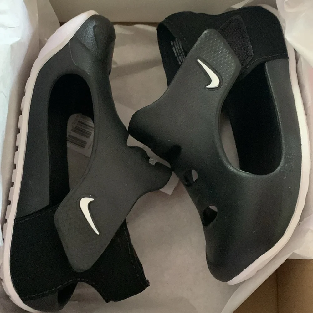 - $32 NWT Nike Kids' Pre-School Sunray Protect 3 Closed Toe Sandal Boys Girls …